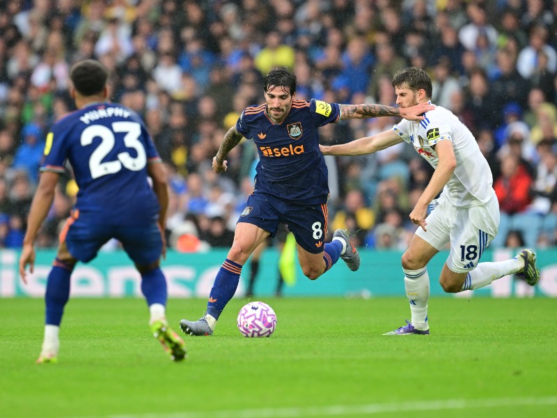 Newcastle sẽ chơi áp đảo Leeds