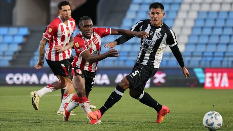 Estudiantes được đánh giá nhỉnh hơn Central Cordoba