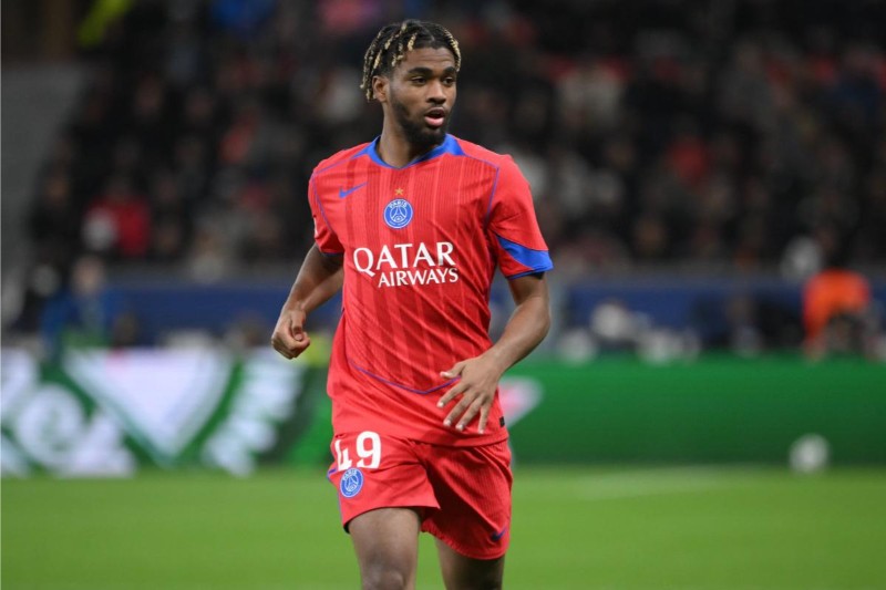 PSG không có ý định bán Mbaye