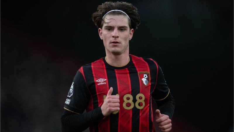 Alex Scott là mục tiêu ưu tiên của Chelsea