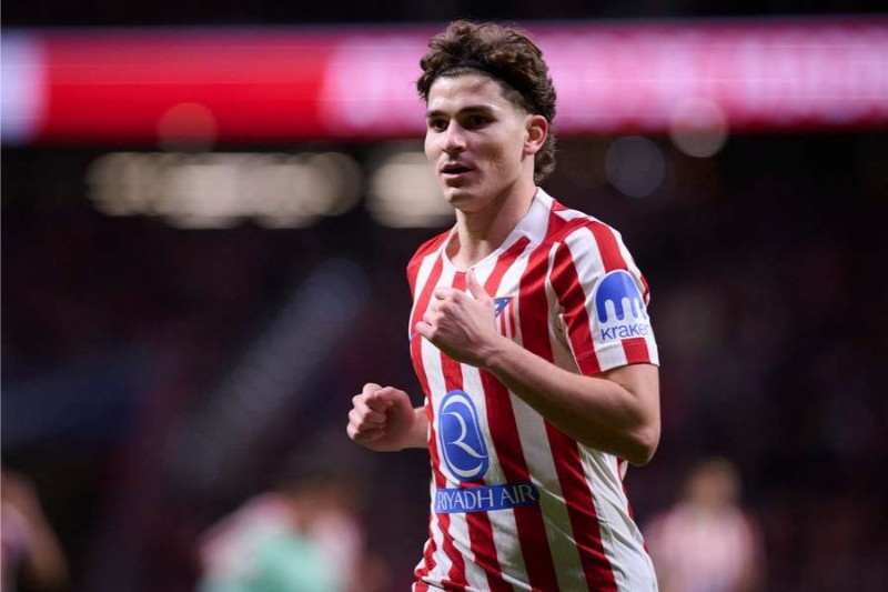 Barca chèo kéo Alvarez đến Camp Nou