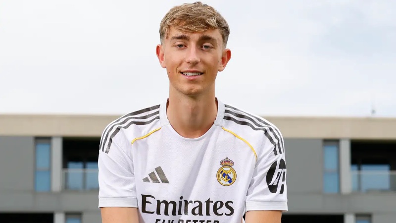 Real sẵn sàng bán Huijsen nếu được giá